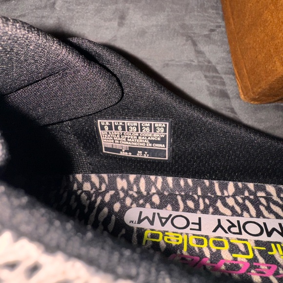 Skechers Black and White Memory Foam Sneakers woman size 9 - Picture 5 of 5